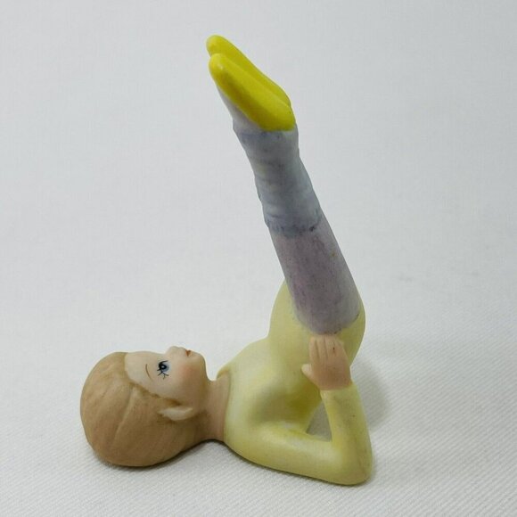 Vintage Lefton Ballet Dancer Ballerina Figurine Dancing Girl Leg Stretch 07704 - Picture 1 of 12